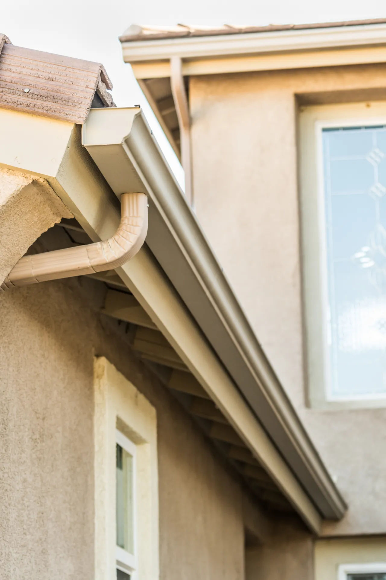 Seamless gutter installation